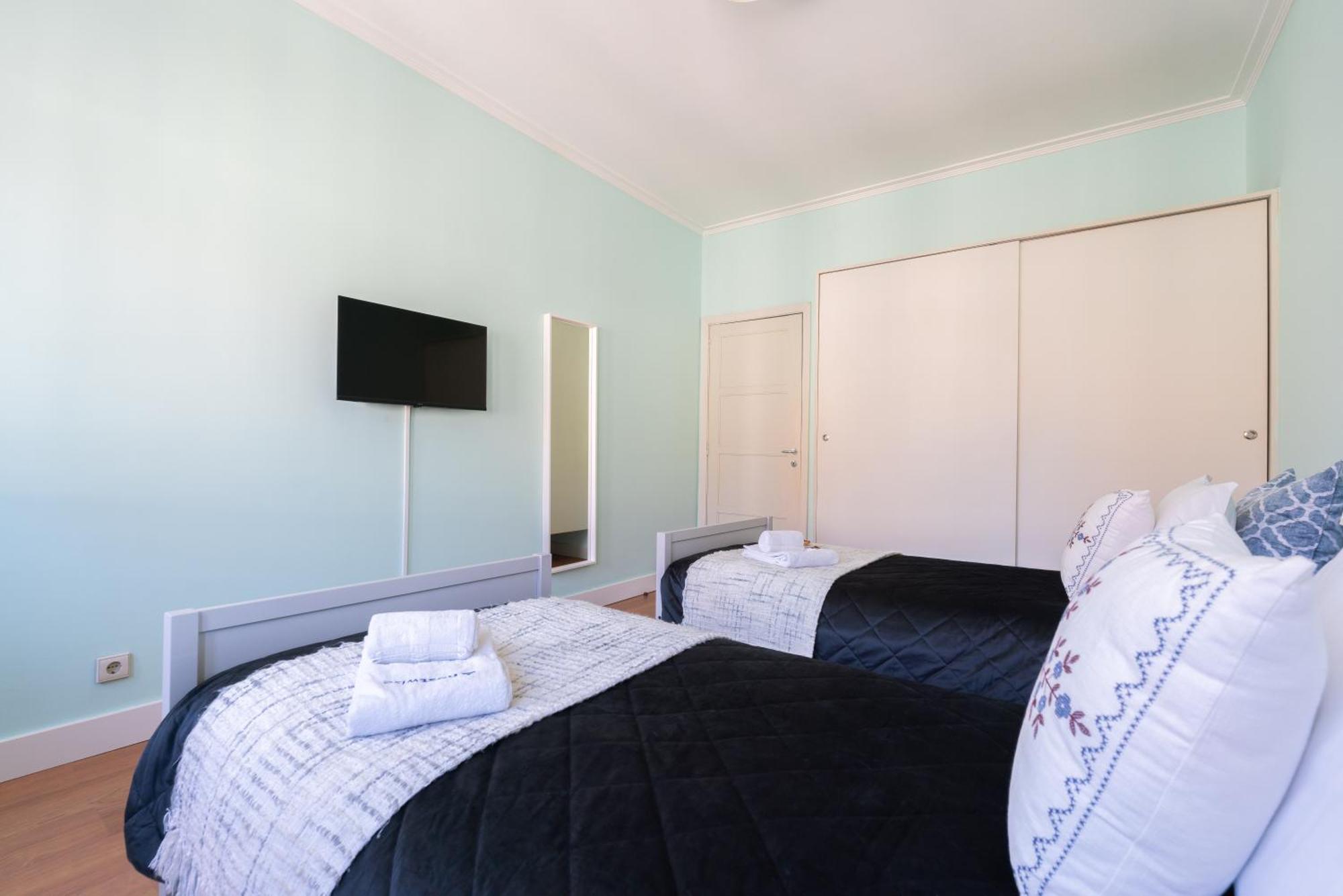포르투 Host Wise - Colorful Bright Flat With Balcony 아파트 객실 사진
